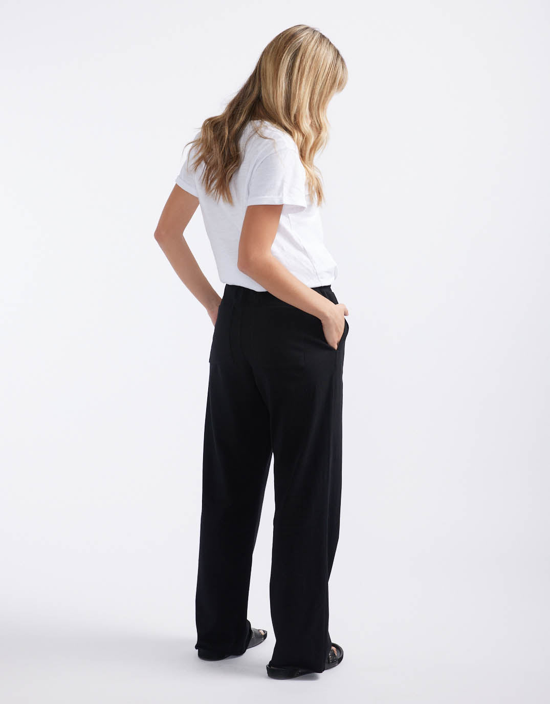 white-co-the-lounger-pant-black-womens-clothing