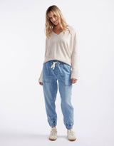 white-co-weekend-utility-pant-mid-wash-womens-clothing